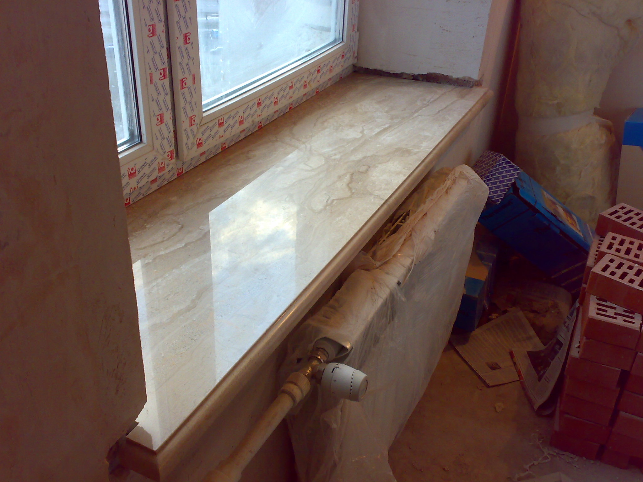 Подоконник из мрамора Diano (Breccia Sardo)