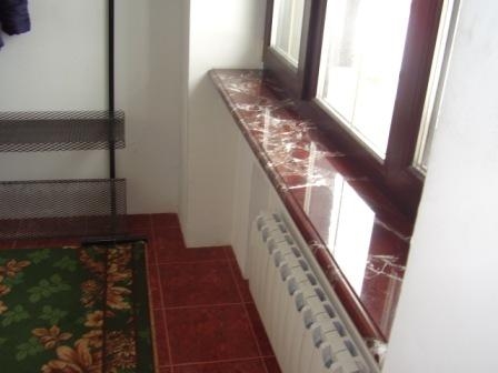 подоконник из мрамора Rosso-Levanto