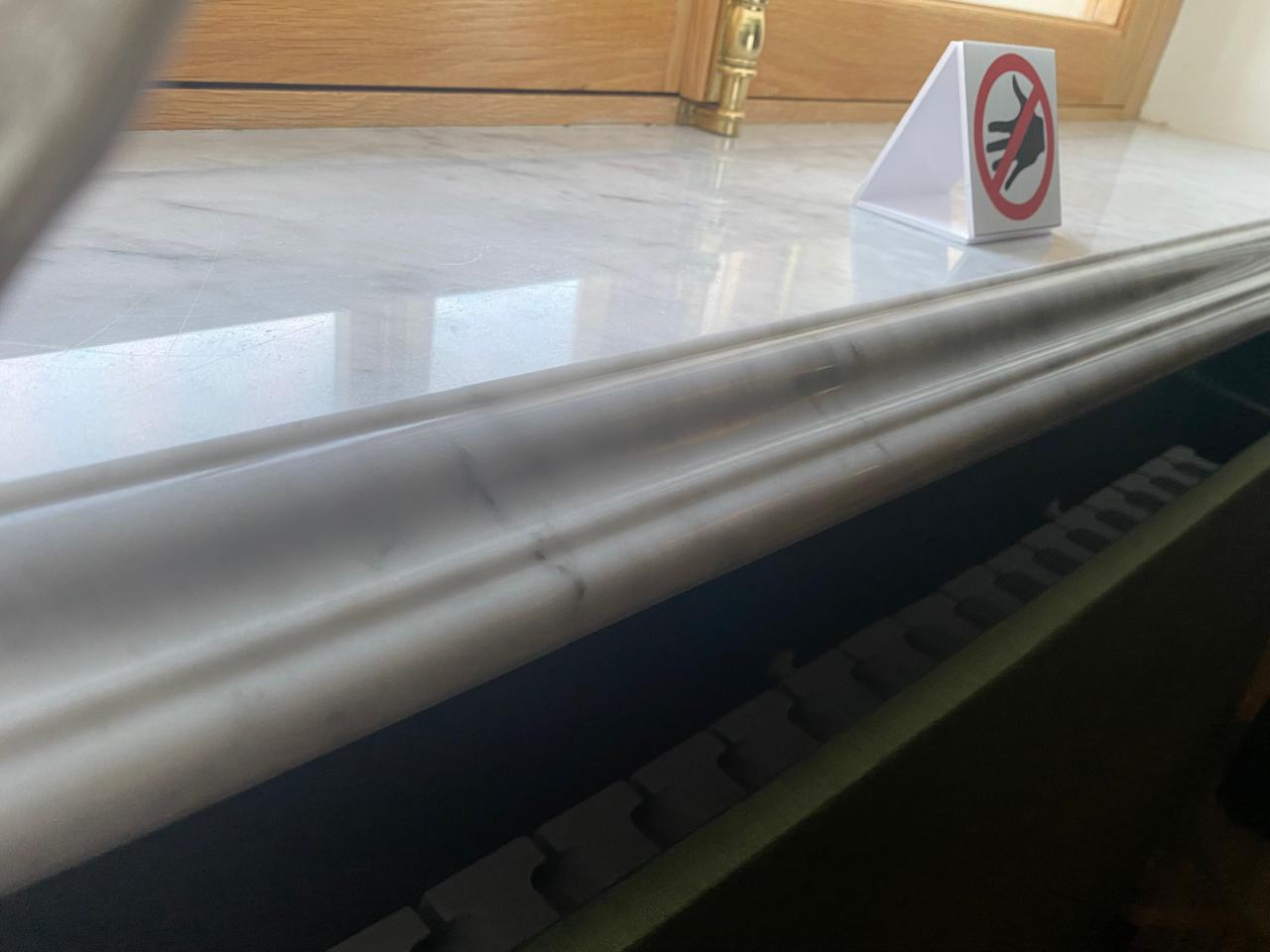 подоконник из белого мрамора 