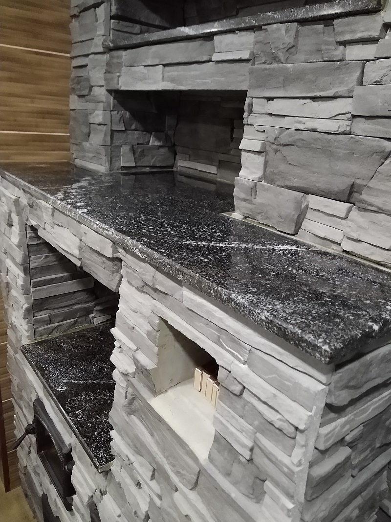 каминная полка из гранита