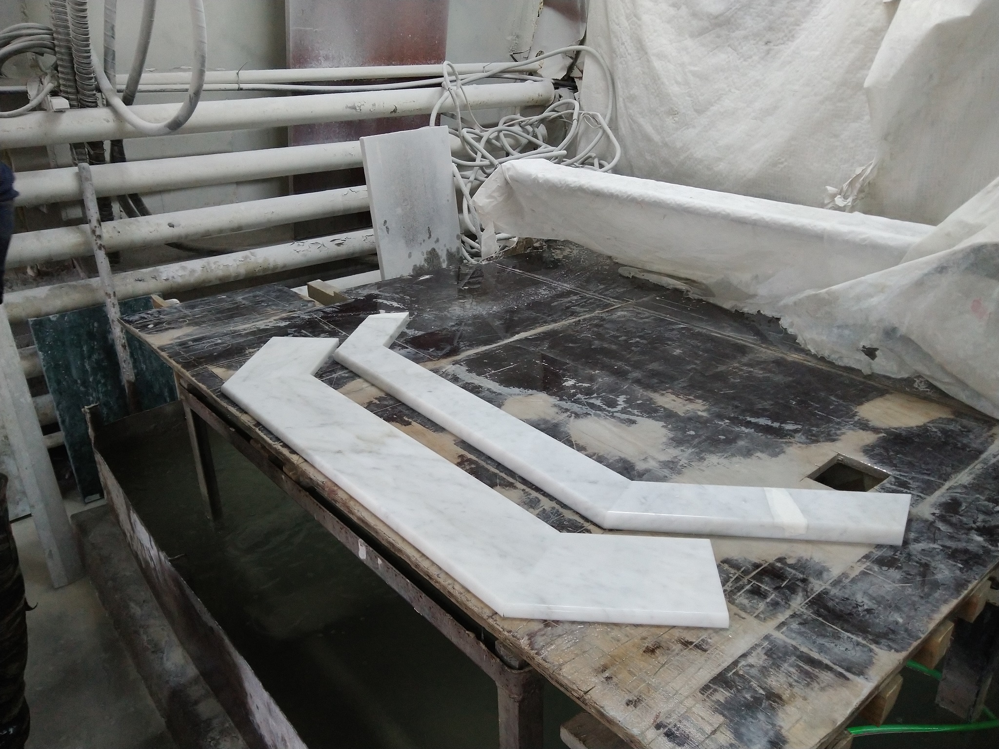 Мраморная полка для камина