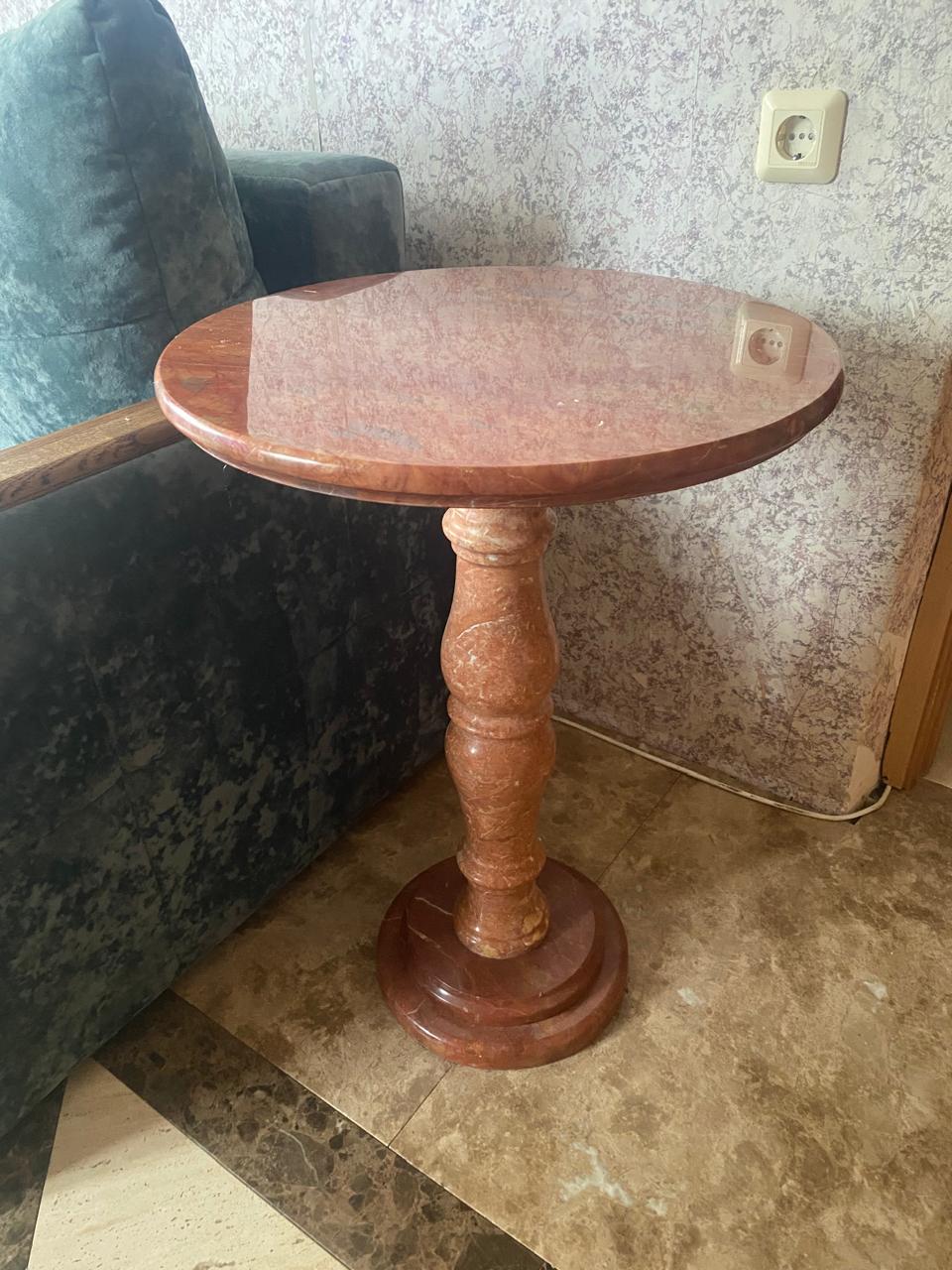 столик круглый на ножке